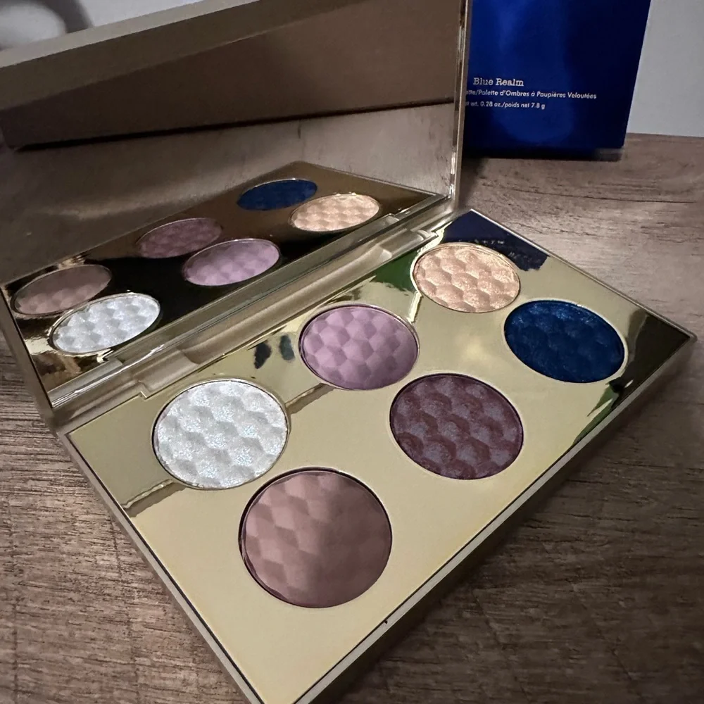 Stila Blue Realm Velvet Eye Shadow Palette New in Box‎ Duo-Chrome Metallic Matte